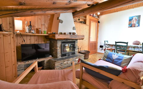 Nido dello Stelvio: Furniture, Property, Couch, Wood, Table, Interior Design, Living Room, Floor, Flooring, Beam