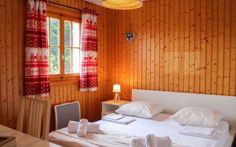 Chalet les Pitchounes: Furniture, Property, Light, Comfort, Wood, Building, Textile, Lighting, Interior Design, Table