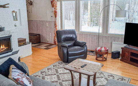 Koivulahden Reinola: Furniture, Flooring, Interior Design, Wood, Floor, Living Room, Lighting, Room, Couch, Home