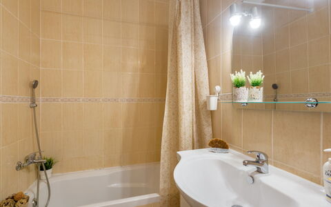 Magnolia: Bathtub, Tap, Plant, Plumbing Fixture, Property, Mirror, Sink, Bathroom, Building