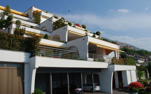 Lakeview: Sky, Plant, Building, Cloud, Shade, Urban Design, Condominium, Residential Area, Facade, Leisure
