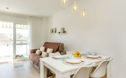 Montse: Interior Design, Furniture, Flooring, Wall, Floor, Wood, Ceiling, Room, Home, Living Room