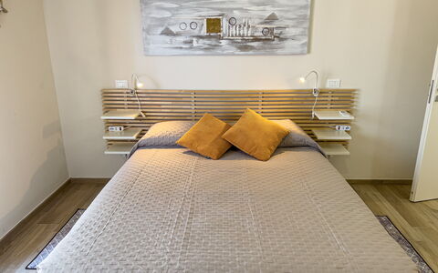 Vista Mare Borgo Peri: Property, Furniture, Comfort, Wood, Rectangle, Textile, Shade, Beige, Interior Design, House
