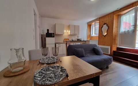 Les Figuiers: Table, Furniture, Couch, Property, Picture Frame, Comfort, Wood, Window, Interior Design, Building