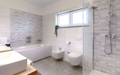 Tara: Tap, Plumbing Fixture, Building, Bathtub, Mirror, Bathroom, Purple, Window, Interior Design