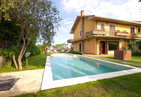 Villa Tricca: Water, Plant, Building, Sky, Cloud, Property, Window, Tree, Swimming Pool, Grass
