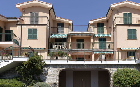 Verde Adagio: Water, Sky, Property, Swimming Pool, Plant, Azure, Tree, Grass, Leisure, Composite Material