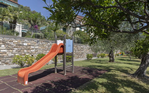 Verde Adagio: Water, Sky, Property, Swimming Pool, Plant, Azure, Tree, Grass, Leisure, Composite Material