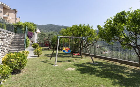 Verde Adagio: Water, Sky, Property, Swimming Pool, Plant, Azure, Tree, Grass, Leisure, Composite Material