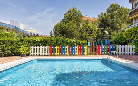 Cosy Lloret: Water, Plant, Sky, Swimming Pool, Building, Tree, Azure, Shade, Body Of Water, House