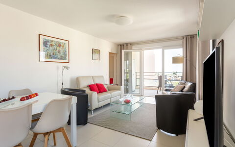Bel Horizon: Table, Furniture, Property, Building, Comfort, Chair, Interior Design, Picture Frame, Wood, Flooring