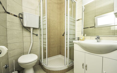 Maslenica 123: Plumbing Fixture, Toilet Seat, Property, Mirror, Toilet, Tap, Bathroom, Purple, Building