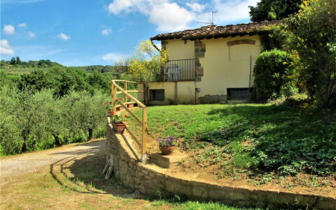 Dependance di Villa Magna: Sky, Cloud, Plant, Plant Community, Building, Window, Natural Landscape, Tree, Land Lot, Architecture
