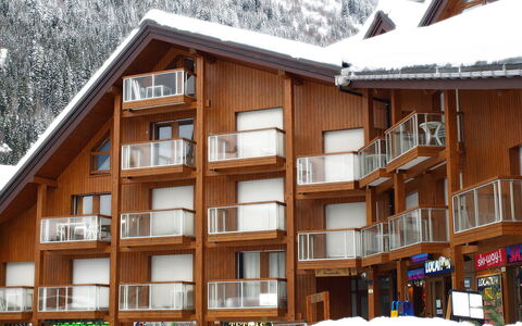 Les Combettes D et e: Property, Building, House, Snow, Apartment, Real Estate, Home, Winter, Roof, Material Property