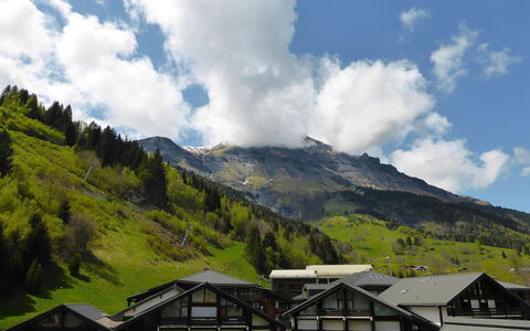 Les Combettes D et e: Mountainous Landforms, Mountain, Highland, Sky, Nature, Mountain Range, Hill Station, Cloud, Hill, Wilderness