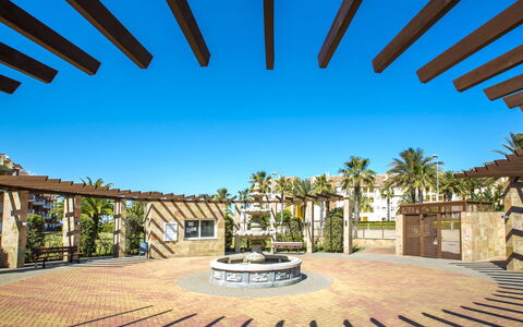 Atico Estrella del Mar: Cloud, Water, Sky, Property, Plant, Swimming Pool, Building, Window, Azure, Blue