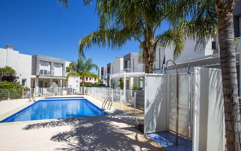 Casa Jill: Cloud, Water, Sky, Property, Plant, Swimming Pool, Building, Window, Azure, Blue