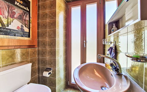 Tilleul: Plumbing Fixture, Flooring, Interior Design, Wall, Floor, Bathroom, Wood, Bathroom Sink, Tap, Plumbing