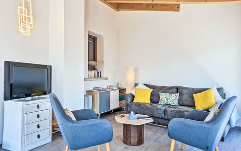 Tilleul: Furniture, Interior Design, Flooring, Wall, Couch, Floor, Wood, Room, Living Room, Chair
