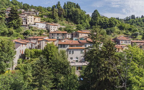 Stella: Sky, Building, Cloud, Mountain, Tree, Natural Landscape, House, Mountainous Landforms, Residential Area, City