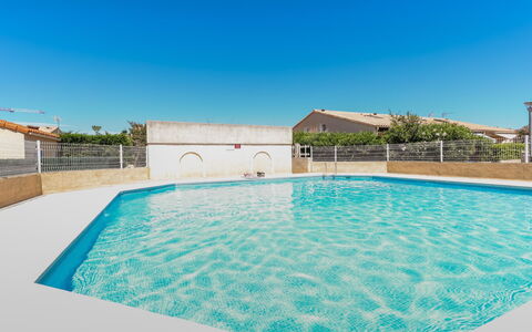 Les Mas Bleus: Water, Plant, Sky, Property, Swimming Pool, Building, Azure, Rectangle, Window, House