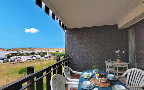 Le Barcarès 966: Apartment, Balcony, Condominium, Shade, Fence, Outdoor Furniture