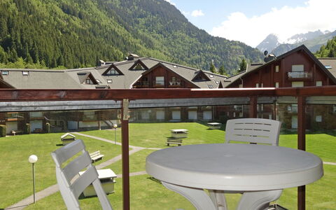 Les Contamines 500: Property, Table, House, Mountain Range, Mountain, Cottage, Furniture, Roof, Hill Station, Real Estate