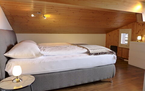 Brienz Sunset: Property, Furniture, Comfort, Light, Building, Bed Frame, Wood, Lighting, Lamp, Floor