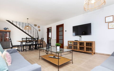Neus: Furniture, Building, Sky, Tree, Interior Design, Plant, House, Leisure, Shade, Chair