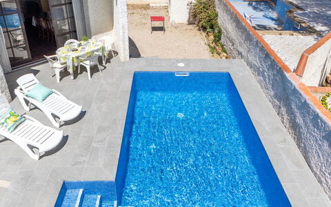 Moru: Water, Property, Plant, Blue, Swimming Pool, Azure, Building, Flooring, Rectangle, Outdoor Furniture