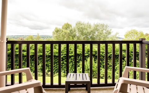 Les Corniches du Mont Canisy: Cloud, Sky, Furniture, Green, Plant, Nature, Botany, Tree, Wood, Architecture