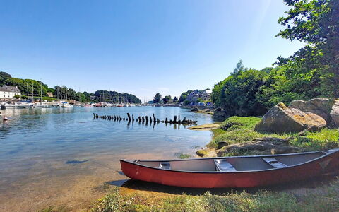 La Chaumière: Boat, Blue, Water, Body Of Water, Watercraft, Boats And Boating--Equipment And Supplies, Waterway, Summer, Watercourse, Lake