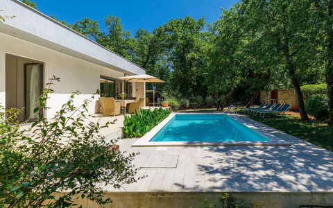 Villa Frleti: Plant, Water, Property, Sky, Building, Azure, Tree, Shade, Swimming Pool, Window