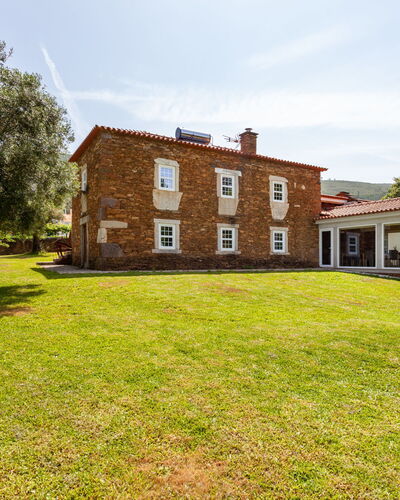 Recanto: Cloud, Sky, Plant, Building, Window, Tree, House, Land Lot, Natural Landscape, Grass