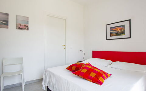 More e Lamponi: Furniture, Property, Picture Frame, Comfort, Wood, Lighting, Interior Design, Flooring, Floor, Bed