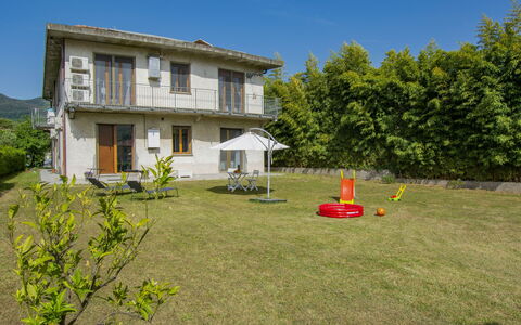 More e Lamponi: Sky, Plant, Property, Building, Window, Tree, Land Lot, House, Cottage, Natural Landscape