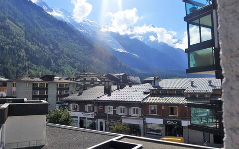 Chamonix 145: Cloud, Sky, Mountain, Daytime, Property, Building, Window, Light, Infrastructure, Architecture