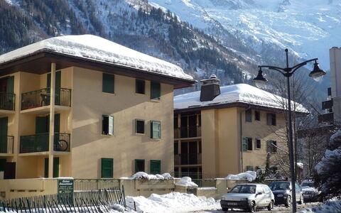 Blanc Neige: Snow, Mountain, Property, Building, Window, White, Car, Vehicle, House, Slope
