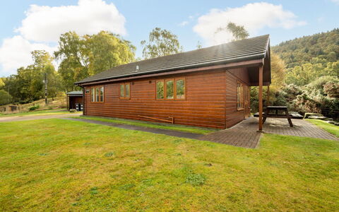 Loch Meilke 2 Bed: Cloud, Sky, Plant, Building, Property, Tree, Natural Landscape, Wood, Window, House