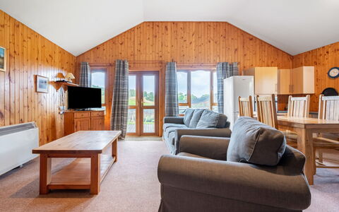 Loch Meilke 2 Bed: Furniture, Building, Comfort, Window, Couch, Wood, Interior Design, Lamp, Flooring, Shade