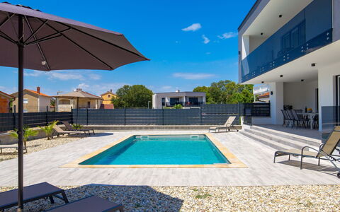Villa Palma: Sky, Plant, Property, Building, Swimming Pool, Azure, Window, Shade, Architecture, Condominium