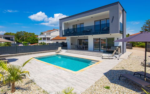 Villa Palma: Sky, Plant, Cloud, Swimming Pool, Building, Shade, Window, Urban Design, Water, Land Lot