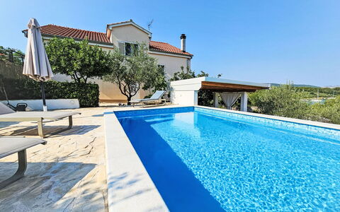 Katenas: Water, Sky, Plant, Swimming Pool, Azure, Building, Rectangle, Shade, Tree, Outdoor Furniture