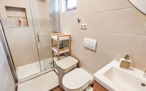 Ante: Toilet Seat, Toilet, Plumbing Fixture, Flooring, Bathroom, Floor, Interior Design, Plumbing, Sink, Room