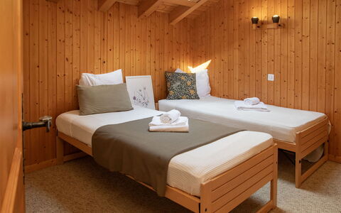 Véronique: Furniture, Interior Design, Floor, Bed, Flooring, Bedroom, Wood, Room, Textile, Ceiling