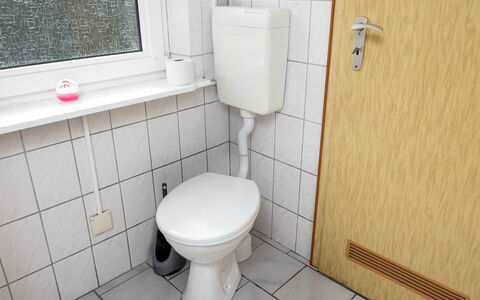 Langeoog 12: Property, Toilet, Plumbing Fixture, Toilet Seat, Bathroom, Window, Purple, Floor, Wall, Plumbing