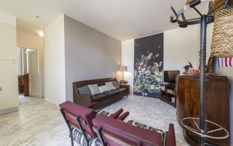 La Villetta: Furniture, Property, Building, Wood, Comfort, Interior Design, Cabinetry, House, Floor, Flooring