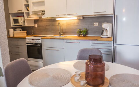 Rukaköngäs 21: Kitchen Appliance, Kitchen, Countertop, Furniture, Interior Design, Flooring, Major Appliance, Cabinetry, Wood, Floor