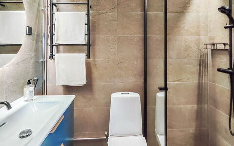 Rukaköngäs 21: Bathroom, Flooring, Plumbing Fixture, Floor, Interior Design, Toilet, Toilet Seat, Plumbing, Tile, Tap