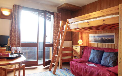 Les Periades: Furniture, Comfort, Building, Window, Wood, Lighting, Interior Design, Lamp, Floor, Curtain